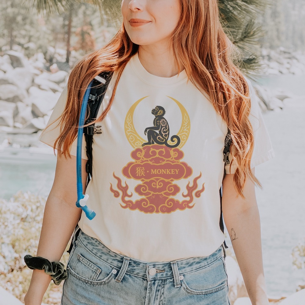 猴・MONKEY Seated on Celestial Clouds Crescent Moon Tee
